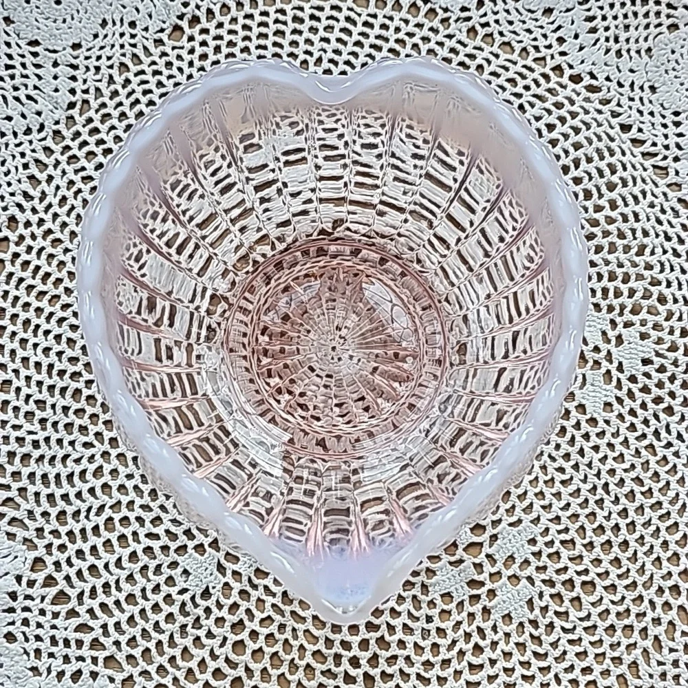 Vintage Fenton Pink Opalescent Ribbed Glass Heart Shaped Dish - Picture 3 of 10